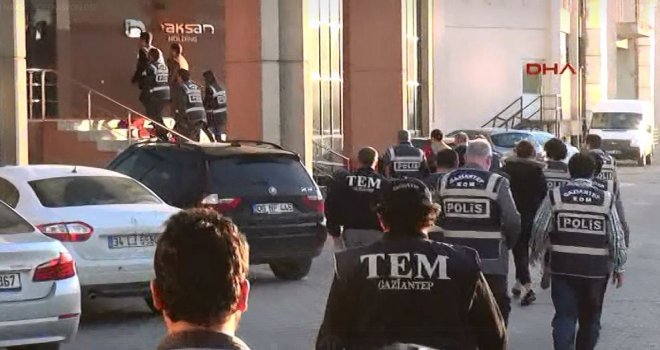 Gaziantep'te polis Naksan Holding'de arama yapıyor