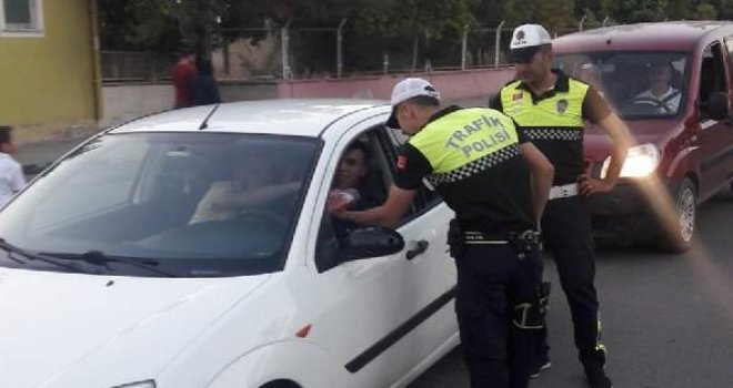 Gaziantep'te Polis’ten sürücülere şeker ikramı