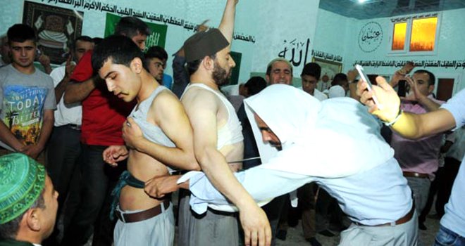 Gaziantep’te Rufai’lerden şişli zikir