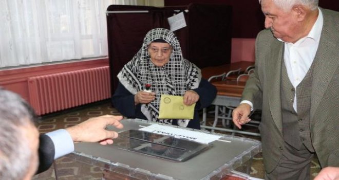 GAZİANTEP'TE SEÇMEN SANDIK BAŞINDA
