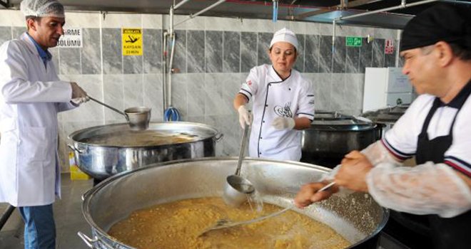 Gaziantep'te şehitler için 40 bin kişiye helva