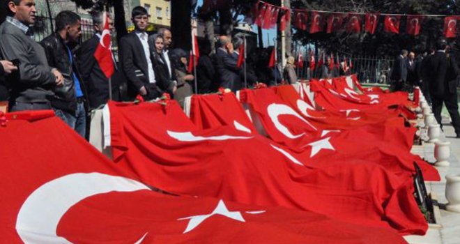 Gaziantep'te şehitler mezarları başında anıldı