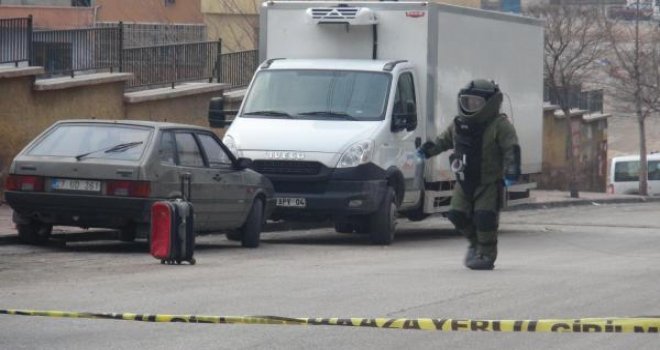 Gaziantep'te şüpheli valizden elbise çıktı