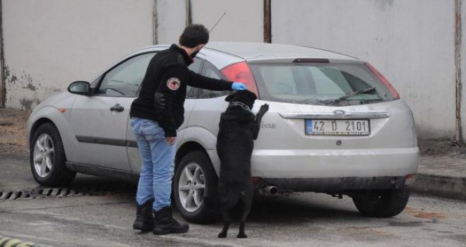 Gaziantep'te terkedilmiş araç bomba paniği yarattı