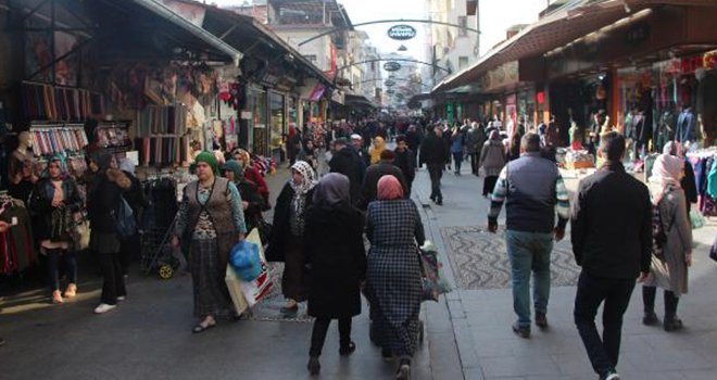 Gaziantep'te yıl sonu indirimleri, piyasayı canlandırdı