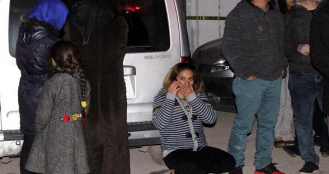 Gaziantep'te15 katlı binada yangın dehşeti: 18 kişi dumandan etkilendi