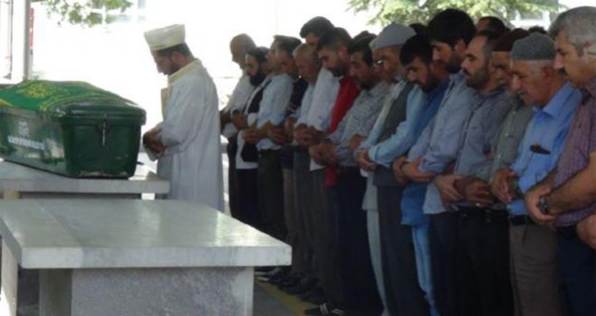 Gaziantep'teki saldırıda ölen çoçuk toprağa verildi