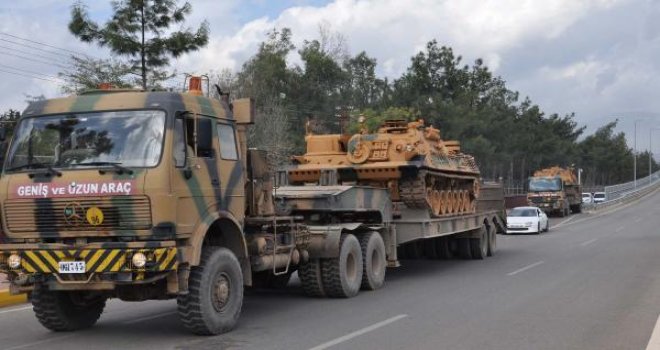 Gaziantep'ten Suriye sınırına askeri sevkiyat