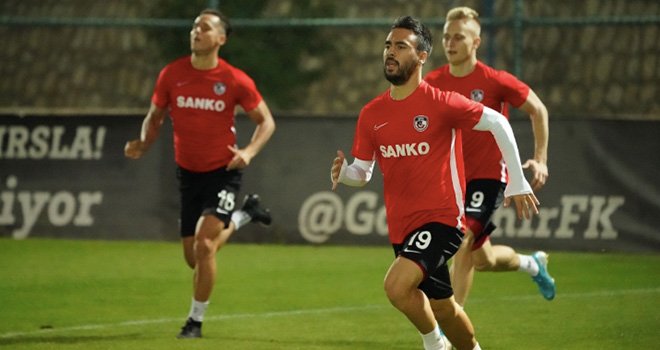 Gazişehir Çaykur Rizespor karşılaşmasına bileleniyor 