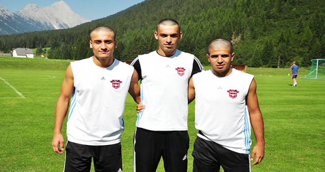 Genç futbolcuların saçları kesildi 