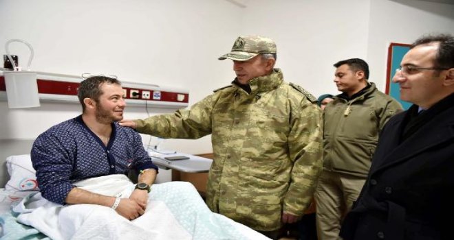 Genelkurmay Başkanı Akar, yaralı askerleri ziyaret etti