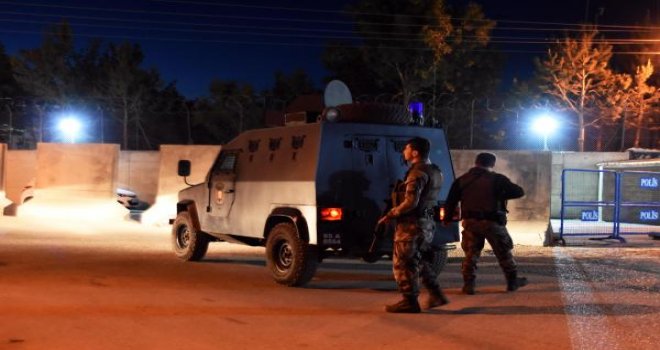 Gevaş'ta Emniyet Müdürlüğü'ne roketatarlı saldırı