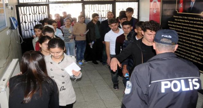 Güneydoğu Anadolu’dan gelen öğrenciler, Gaziantep’te YGS’ye girdi