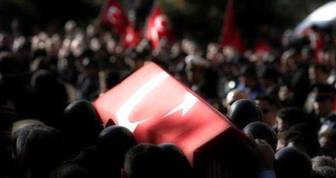 Hakkari'de güvenlik korucularına saldırı: 1 şehit