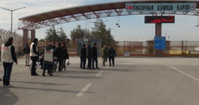 Halep Ve Azez'den Kaçan Binlerce Suriyeli, Sınırda Bekletiliyor