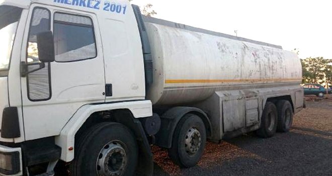 Ham petrolü çalıp kaçarken yakalandılar