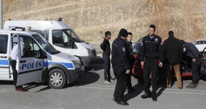 Hırsızlık şüphelileri kovalamaca sonucu yakalandı