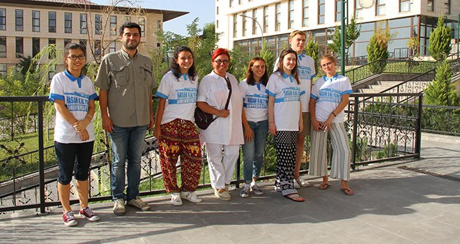 HKÜ lise öğrencileri için ev sahipliği yapıyor