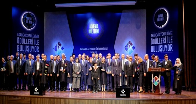 HKÜ'de Akademik Ödül töreni