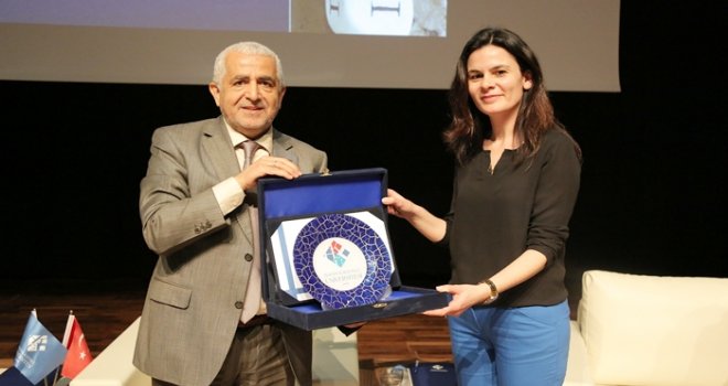 HKÜ'de 'İngilizce Öğretimi' konulu sempozyum