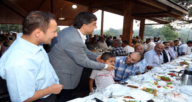 İftarda Muhtarlarla Bir Araya Geldi