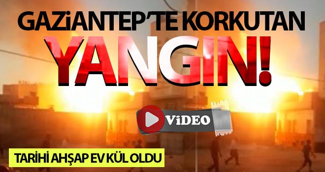 İki katlı tarihi ahşap ev kül oldu
