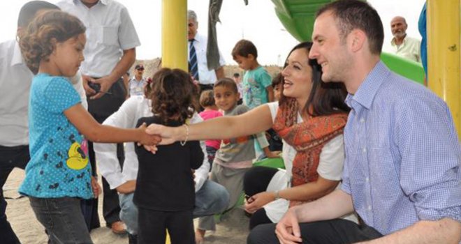 İngiliz Parlamenterler, Suriyelileri Ziyaret Etti