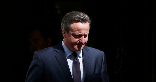 İngiltere AB'den çıktı Başbakan istifa etti