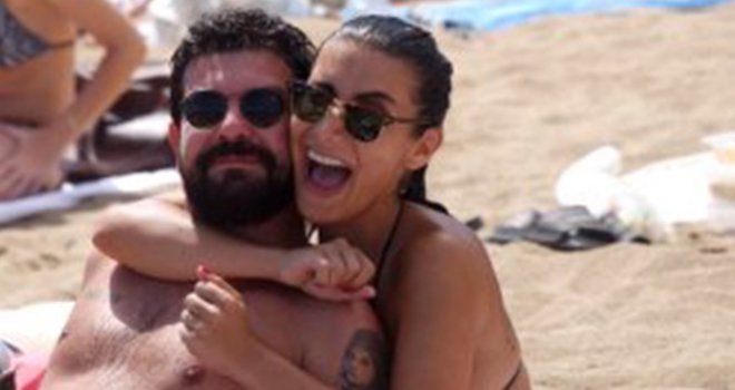 İrem Derici Geceliği 5 Bin Liraya Tatile Çıktı