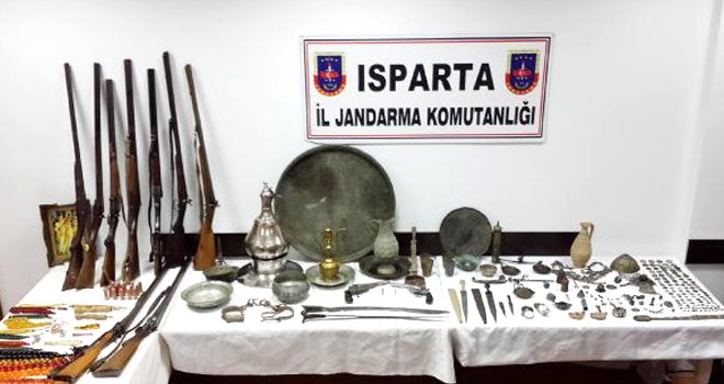 İŞ YERİNDE MİNİ MÜZE KURMUŞ