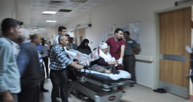 İslahiye'de 2 otomobil çarpıştı: 8 yaralı