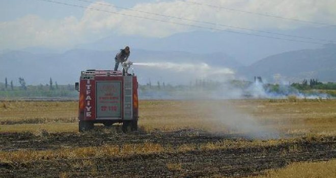 İslahiye'de 20 dönüm anız yandı