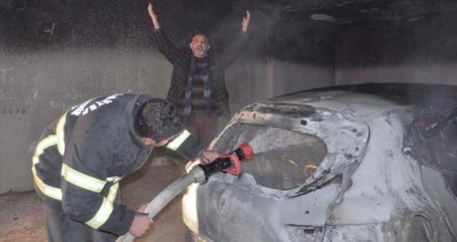 İslahiye'de Park Halindeki Otomobil Yandı