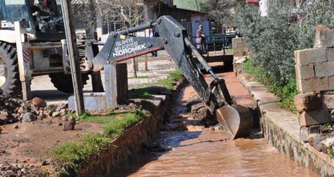 İslahiye'de yağışla dereler taştı