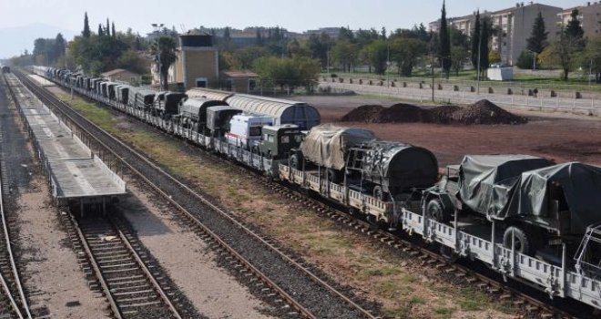 İstanbul'dan Gaziantep'e askeri araç ve personel sevkiyatı
