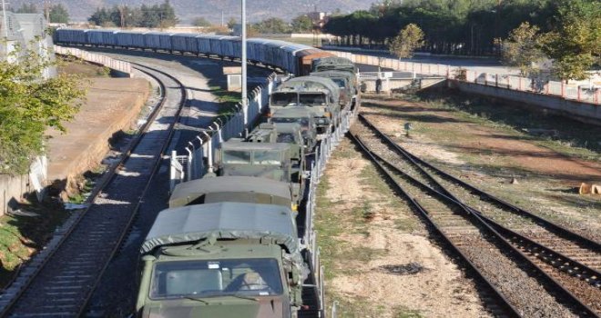 İstanbul'dan İslahiye'ye askeri sevkiyatı sürüyor