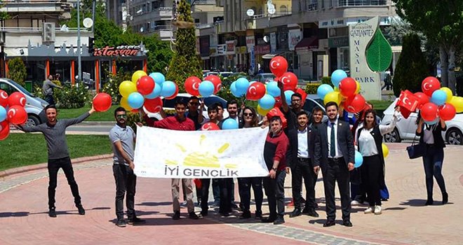 İYİ Parti gençliği, çocukları unutmadı