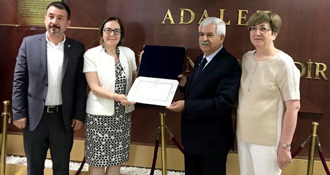 İYİ Parti Milletvekili Filiz mazbatasını aldı