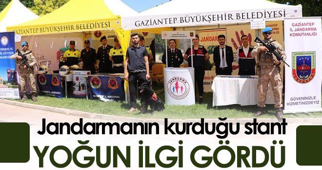 Jandarmanın kurduğu stant yoğun ilgi gördü