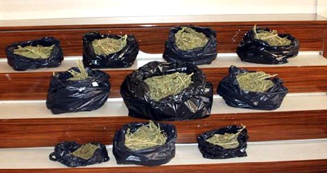 KAÇAK SİGARA VE ESRARA 17 GÖZALTI