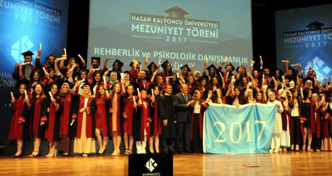 Kalyoncu Üniversitesi'nde mezuniyet coşkusu