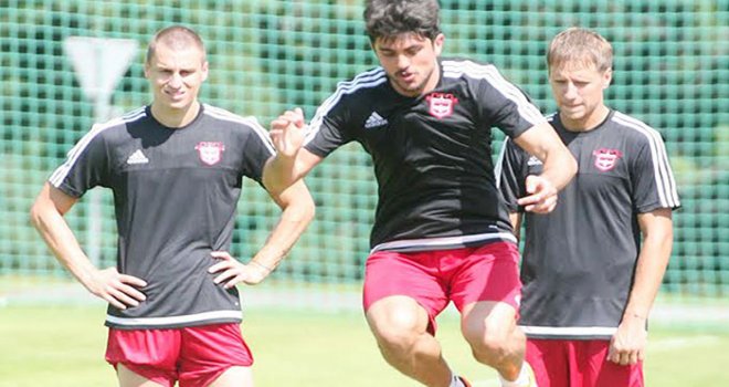 KAYALI FORMA PEŞİNDE