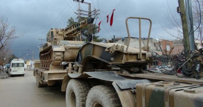 Kilis'e askeri araç sevkiyatı