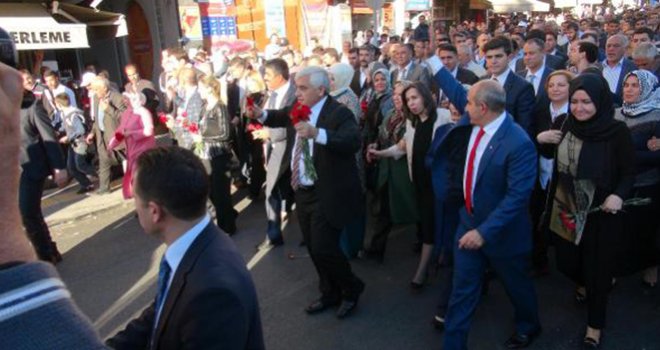 Kilis'te Ak Parti'den Mehteranlı Teşekkür Yürüyüşü