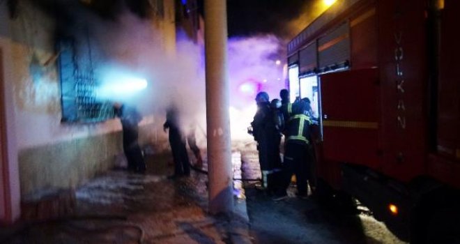 Kilis'te ev yangınında 5 kişi dumandan etkilendi
