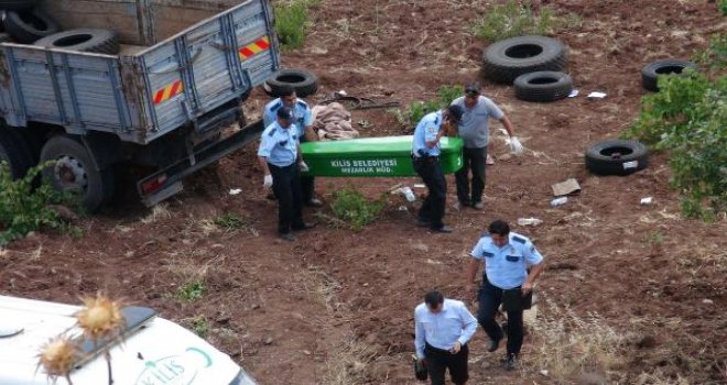 Kilis'te feci kaza devrilen kamyonun sürücüsü öldü