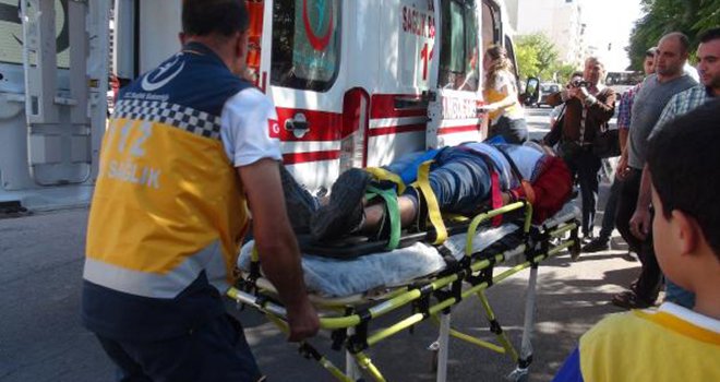 Kilis'te motosiklet yayalara çarptı: 4 yaralı