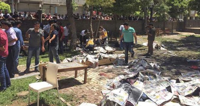 KİMSESİZLER MEZARLIĞINA GÖMÜLDÜ