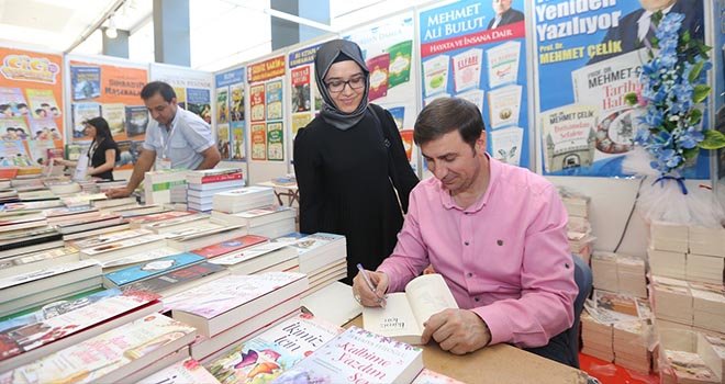 Kitap fuarını ilk üç günde 50 bin kişi ziyaret etti