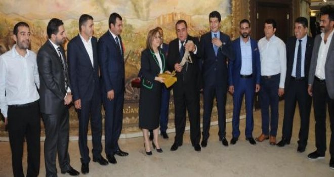 KIZIL'DAN FATMA ŞAHİN'E ZİYARET